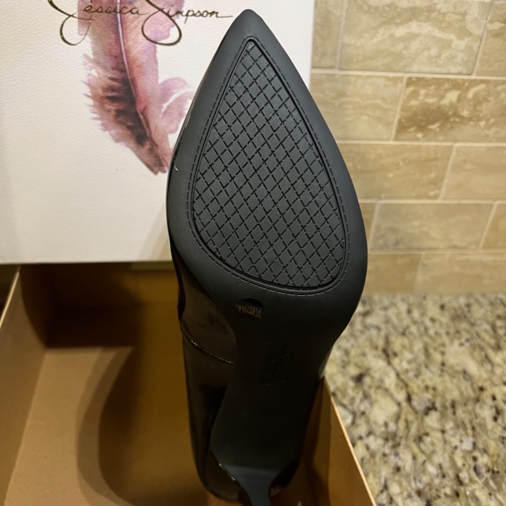 Jessica Simpson Black Patent Pumps Brand News Size 8 - Picture 3 of 4